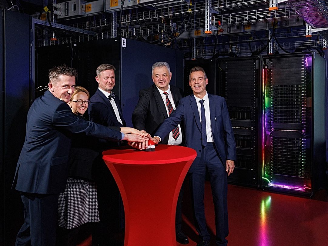 Sustainable Computing Power for AI Research: State Secretary Dr. Andreas Handschuh Inaugurates New Data Center at HZDR